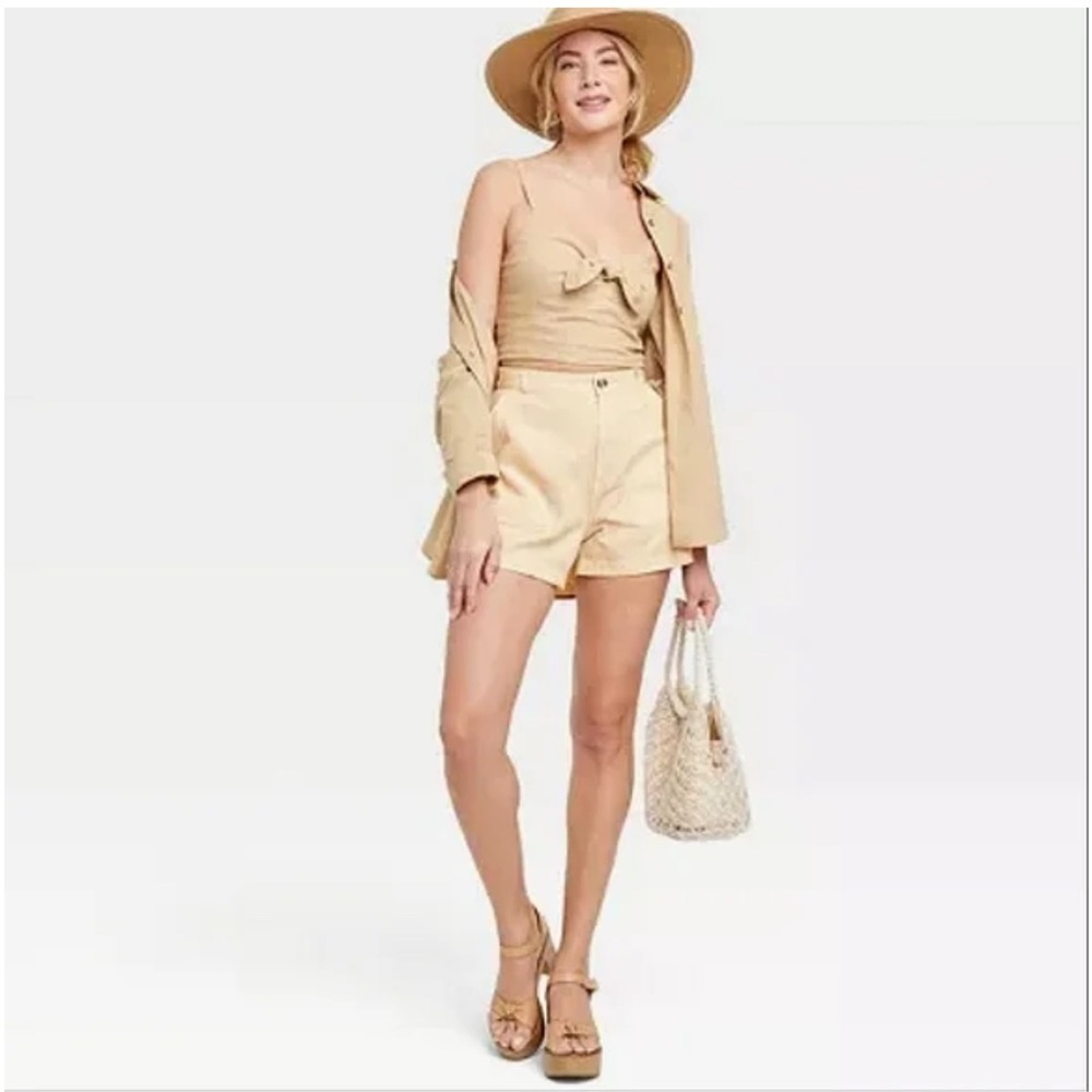 UNIVERSAL THREAD Women's High-Rise Utility Shorts Tan With Pockets Size 2 NEW